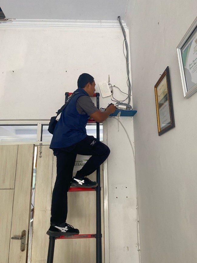 Router telkom mengalami LOS di DPMPTSP (Ganti LOS Taro aja, Router nya kepanasan, cara ngatasinya minta restart ulang)